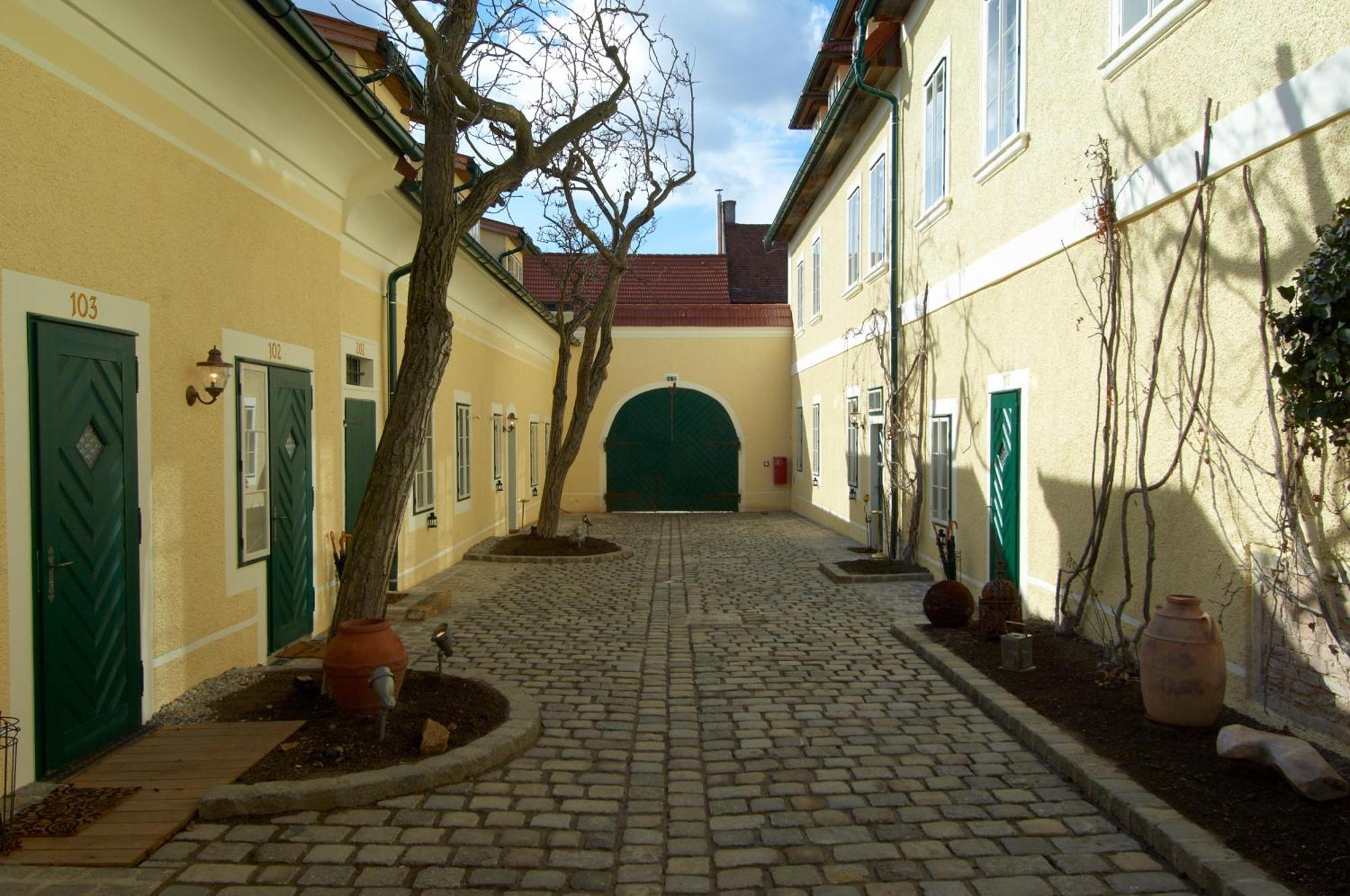 Hotel Landhaus Moserhof Gumpoldskirchen Exterior foto